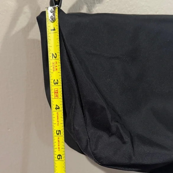 Lululemon Elegant Black Crossbody Bag - Picture 9 of 10